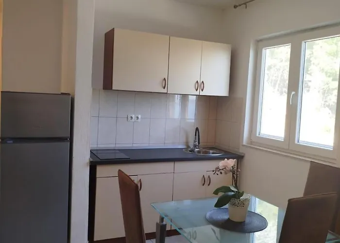 Lejlighed With Parking Spaces Rogoznica, Omis - 12906