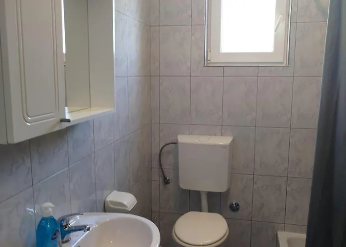 Lejlighed With Parking Spaces Rogoznica, Omis - 12906 *